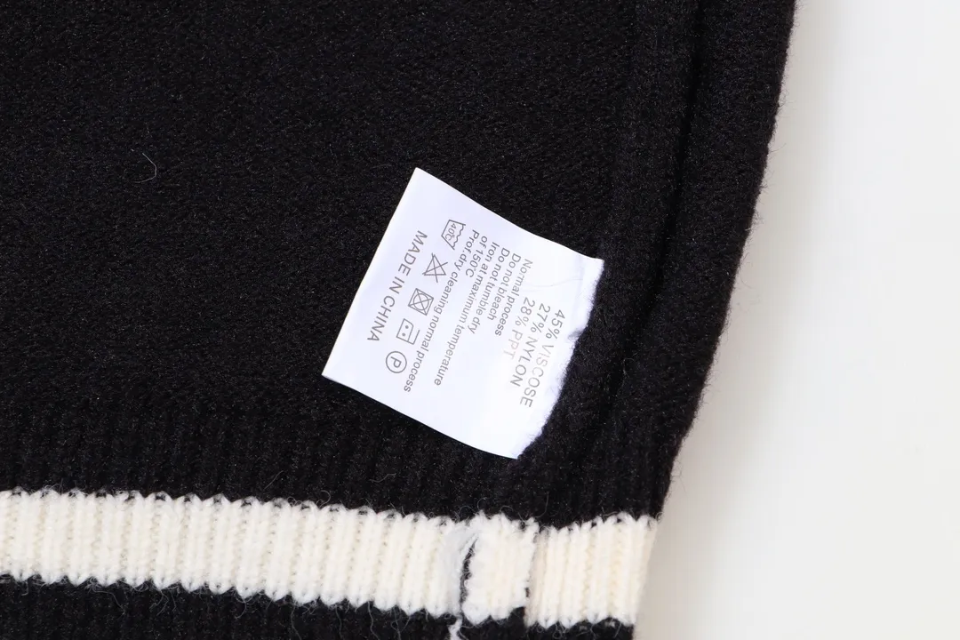 Balmain 2024 autumn and winter New Arrival sweater, Classic logo letter jacquard on the back Color: Black White Sizes: S M L XL XXL